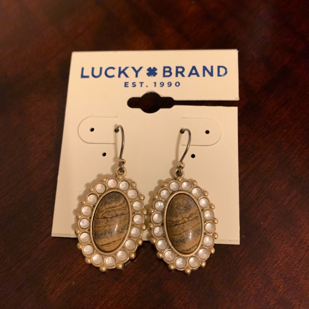 Lucky brand goldtone earrings w/Brown center stone
